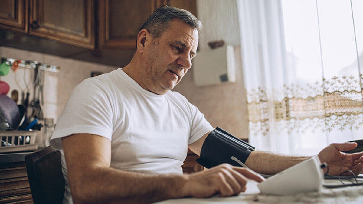 https://www.michiganmedicine.org/sites/default/files/styles/amp_1200x900_4_3/public/blog/older-man-checking-blood-pressure.jpg?itok=j4xy2F5w