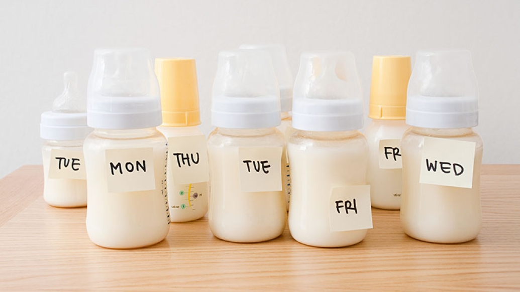 How long can formula mixed with breast store milk sit out